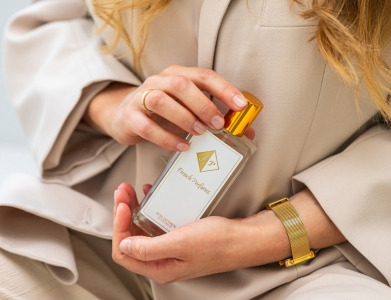 Od porannej kawy po spotkania biznesowe – trwałe perfumy do pracy na jesień