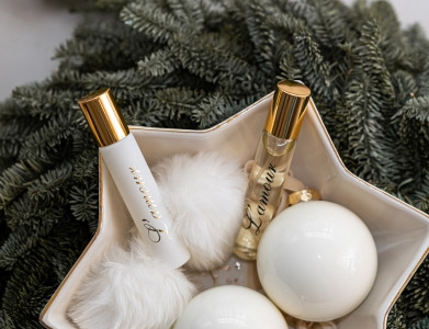 Perfumetka jako idealny dodatek do prezentu – mały drobiazg, który robi wielkie wrażenie