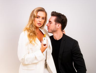 Najlepsze zapachy na pierwszą randkę - jakie perfumy przyciągają uwagę?