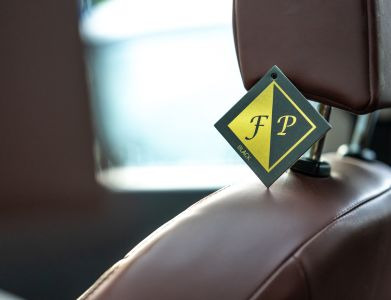 Zapach w samochodzie ma znaczenie – jak stworzyć idealny duet zawieszki i odświeżacza?